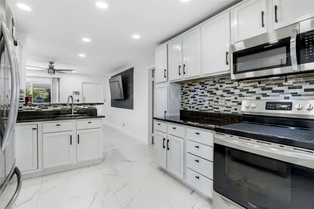6771 Harding St , Hollywood, FL 33024 Photo