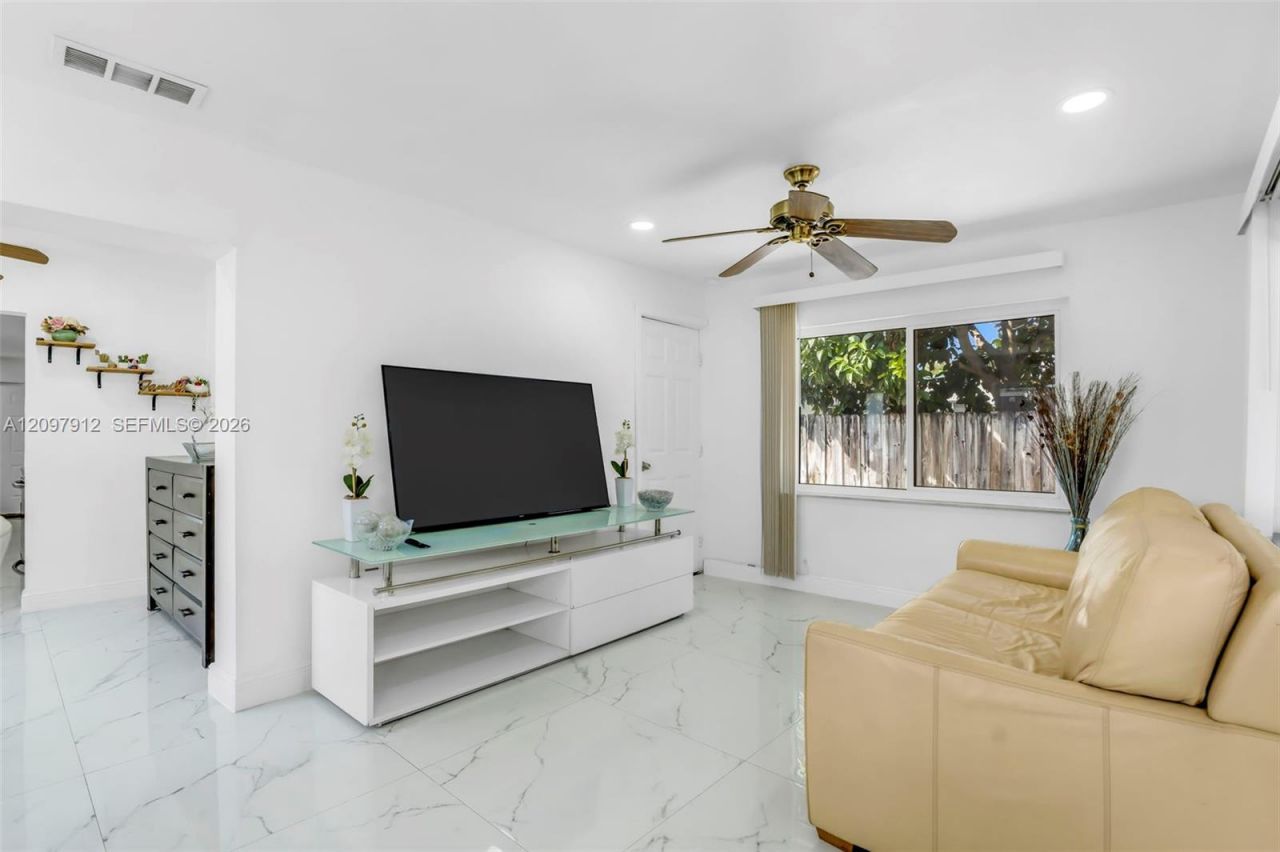 6771 Harding St , Hollywood, FL 33024 Photo