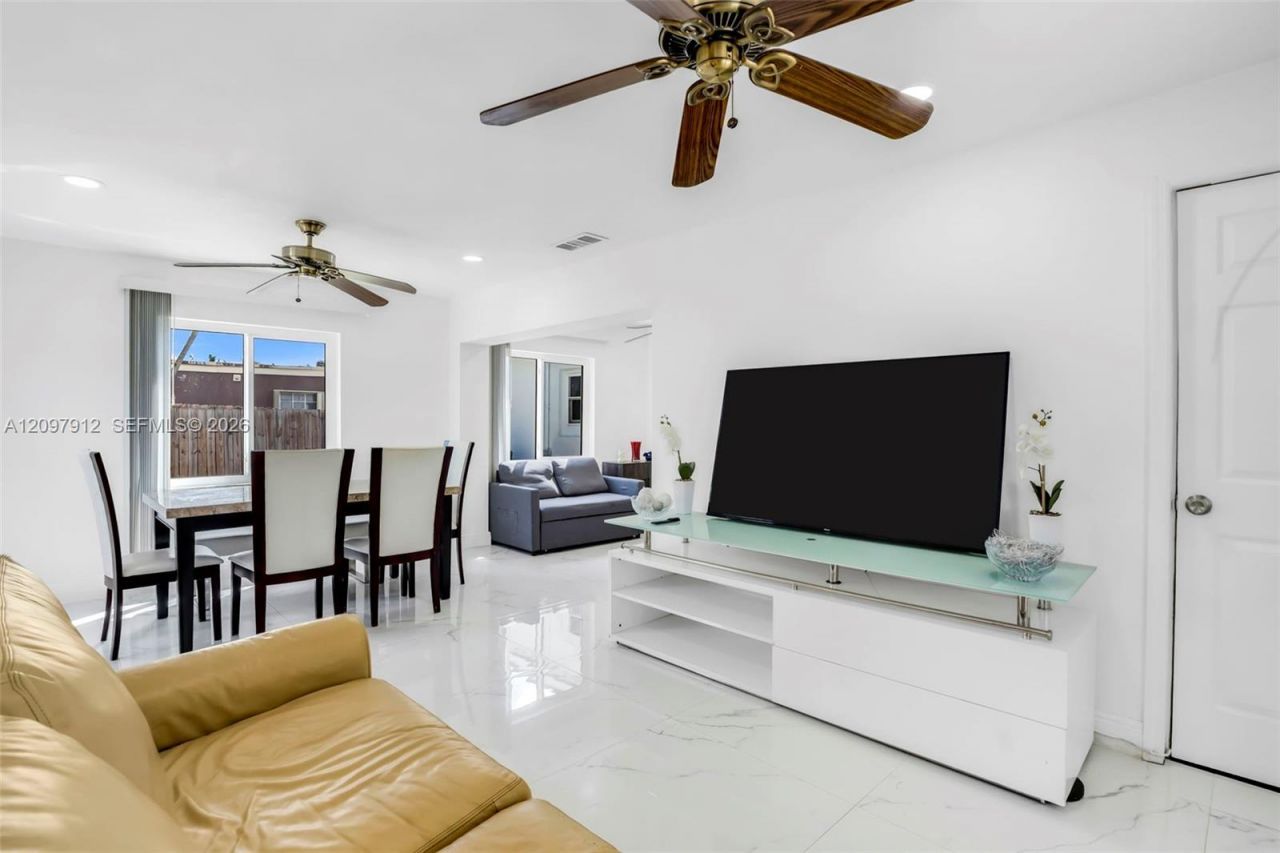 6771 Harding St , Hollywood, FL 33024 Photo