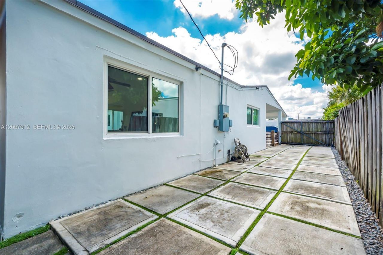 6771 Harding St , Hollywood, FL 33024 Photo