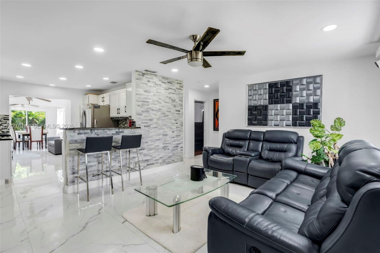 6771 Harding St , Hollywood, FL 33024 Photo