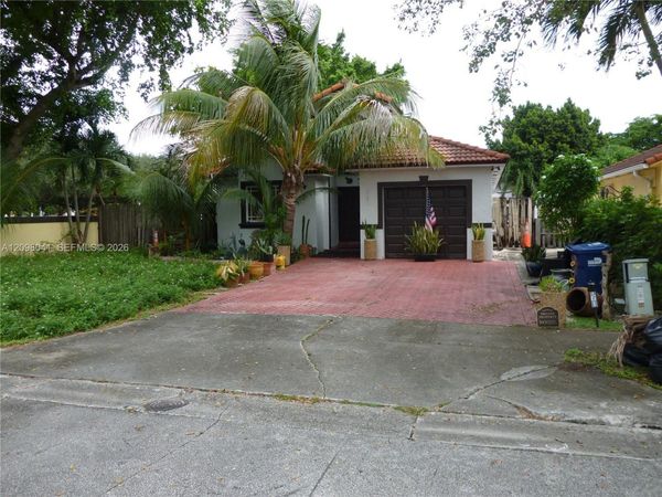 8161 NW 186th Ter , Hialeah, FL 33015