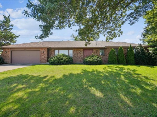 3611 1st Ave SW , Cedar Rapids, IA 52405