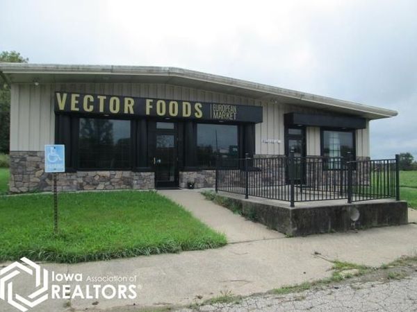 1812 W Court Avenue, Chariton, IA 50049