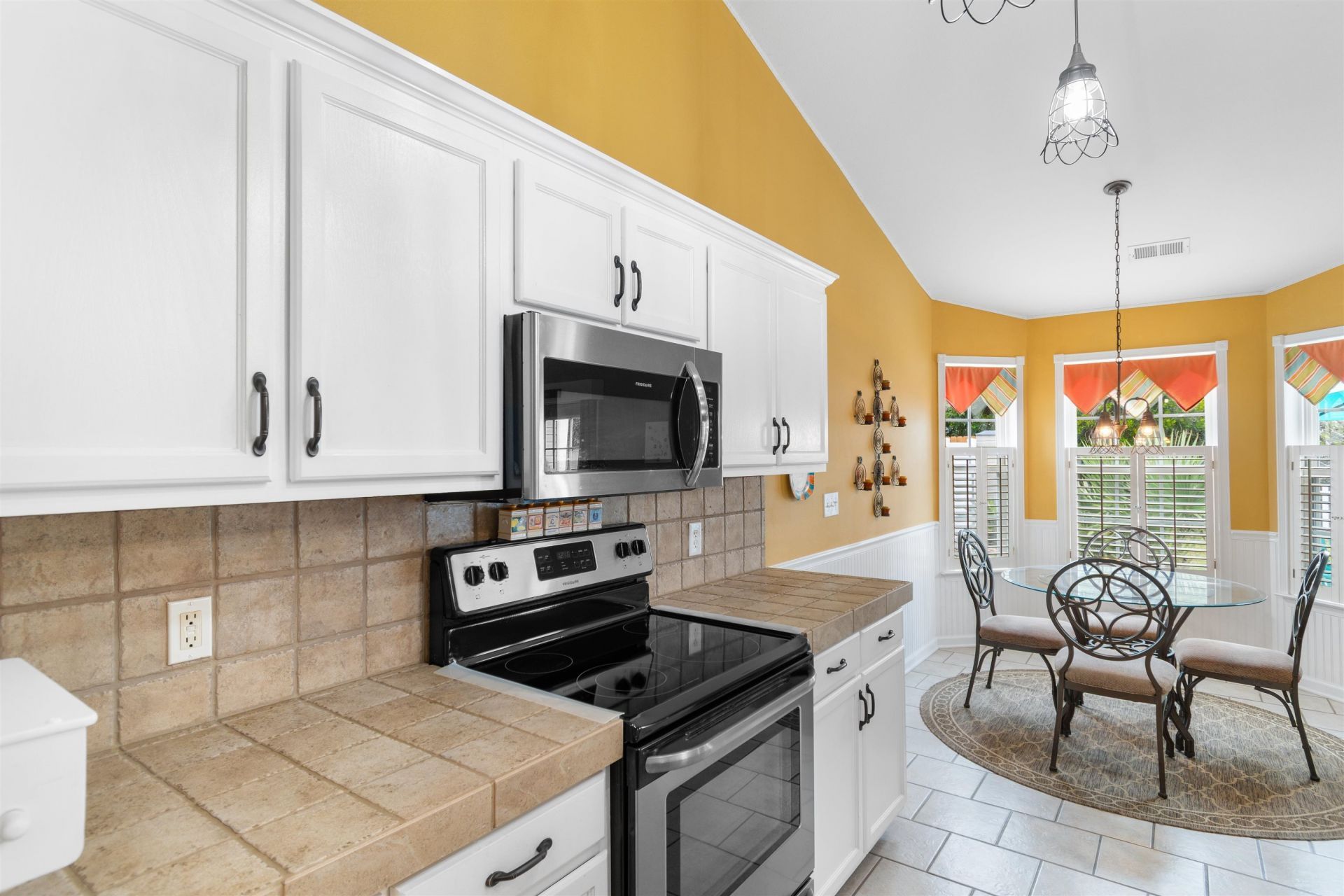 636 Pepperbush Dr. Photo 4