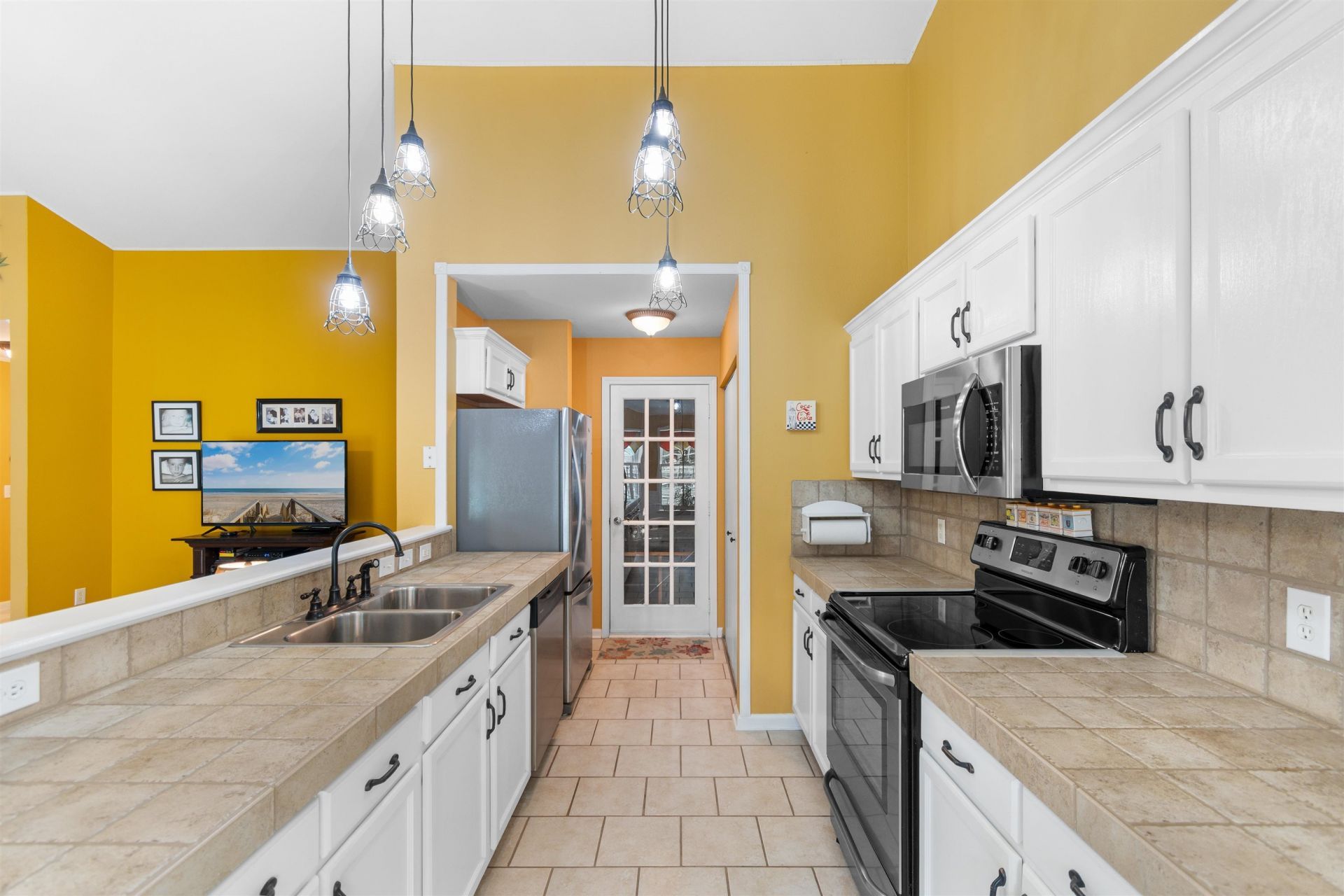 636 Pepperbush Dr. Photo 5