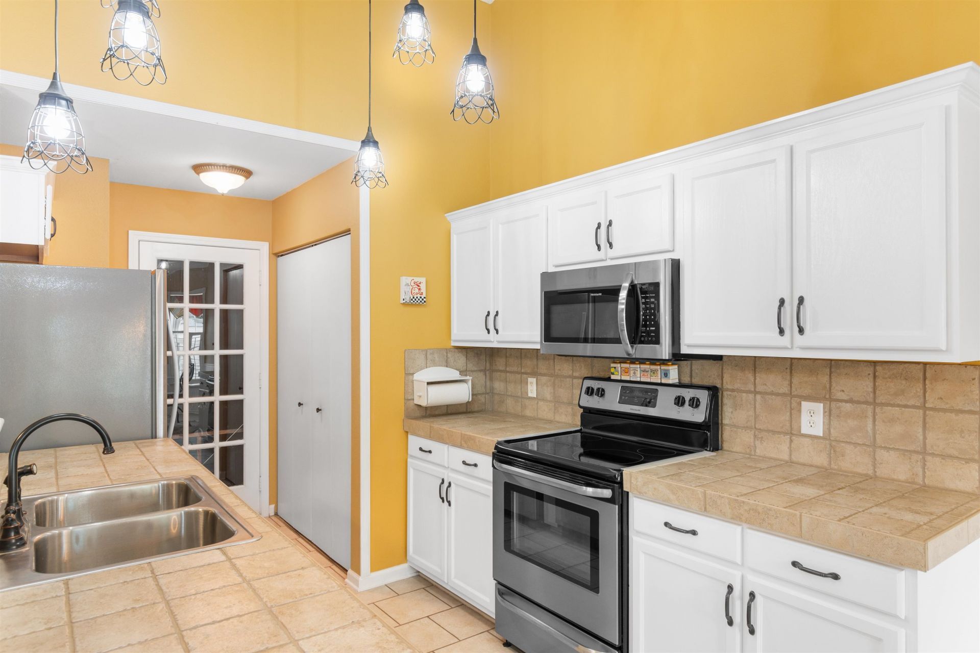 636 Pepperbush Dr. Photo 6