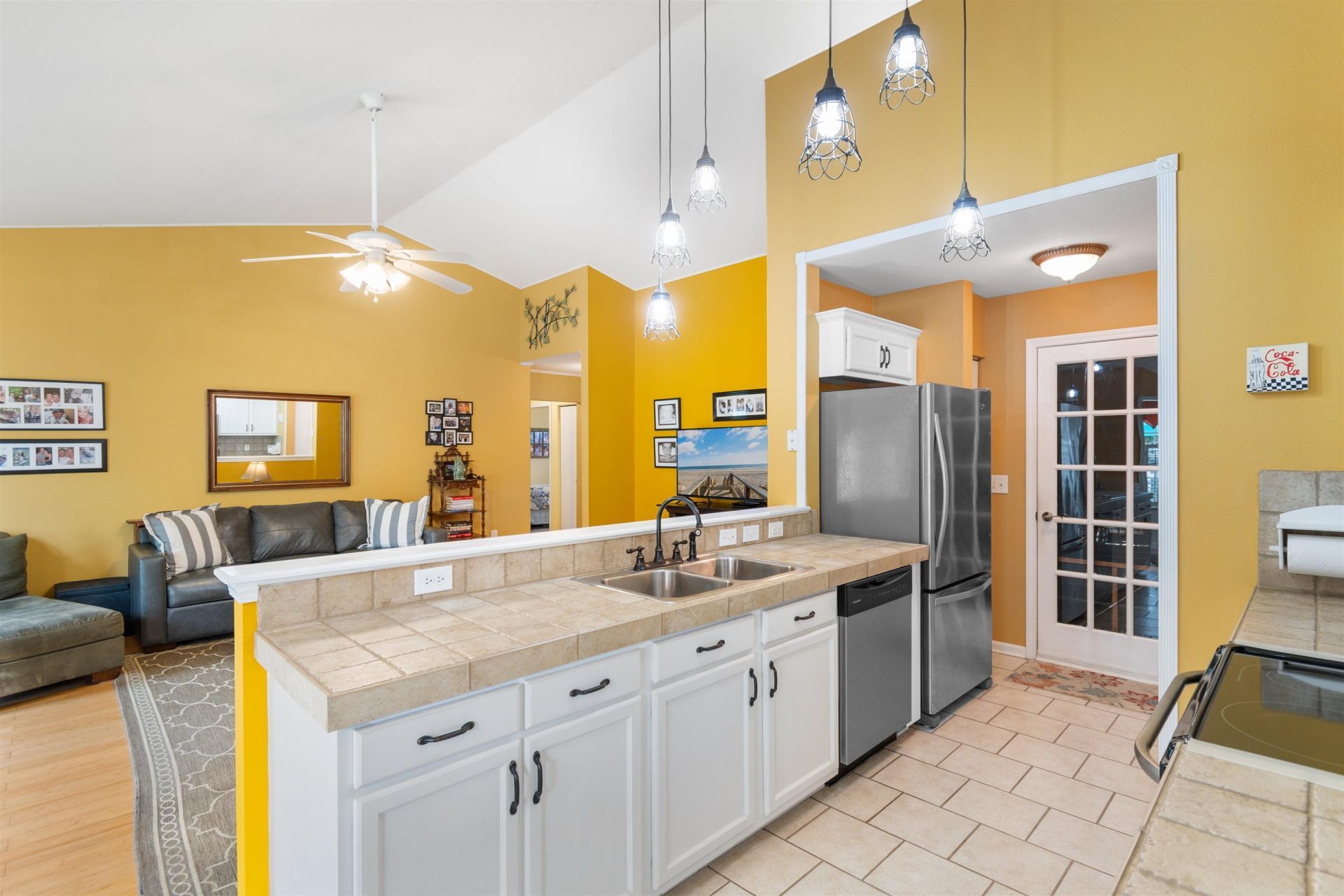 636 Pepperbush Dr. Photo 8