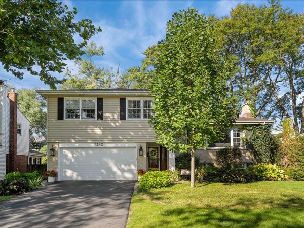 1340 Hawthorne Lane , Glenview, IL 60025