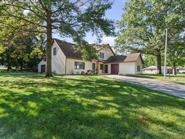 1801 Lake Shore Drive , Mahomet, IL 61853
