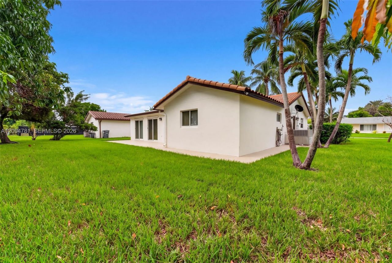 10403 NW 80th Ct, Tamarac, FL 33321 Photo