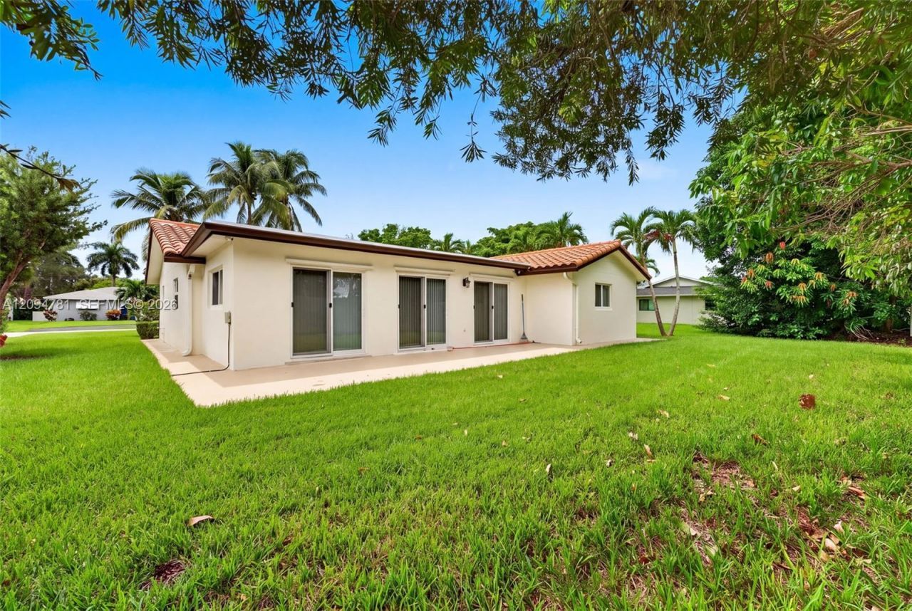 10403 NW 80th Ct, Tamarac, FL 33321 Photo