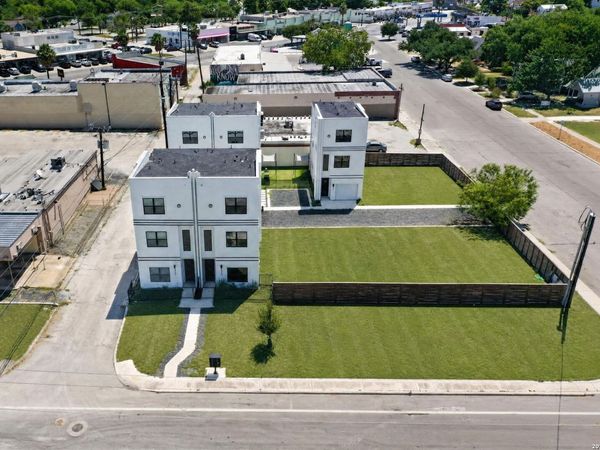 1735 W GRAMERCY PL, San Antonio, TX 78201