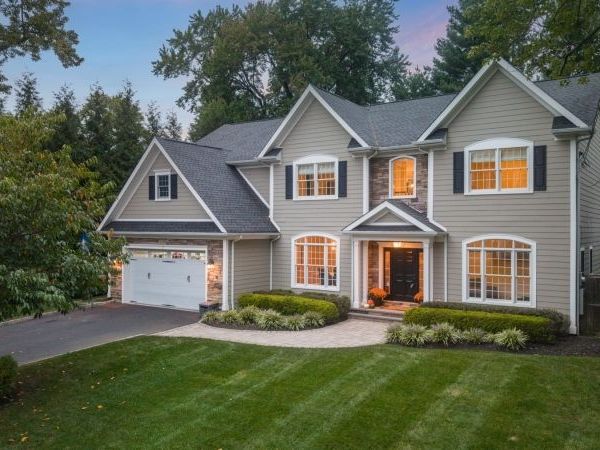 14 Whitman Dr, Chatham, NJ 07928