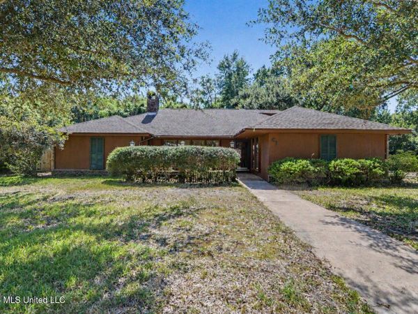 610 Sunset Drive, Bay Saint Louis, MS 39520