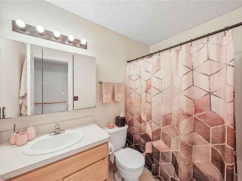 7680 Woodpath Drive, Hudson, OH 44236 Photo 24