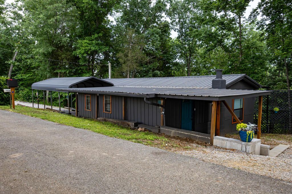 655 Mary Gardner, Sparta, TN 38583 Main Photo