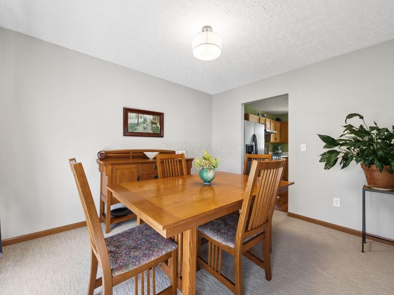 6126 Carmell Drive, Columbus, OH 43228 Photo 4
