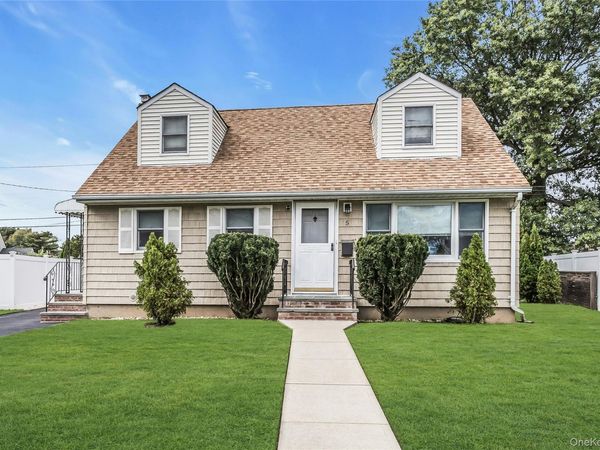 5 Plover Lane , Hicksville, NY 11801