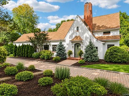 800 Washington Drive Centerport, NY 11721