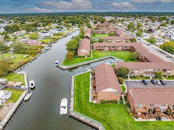 337 Mariners Way , Unit 337, Copiague, NY 11726