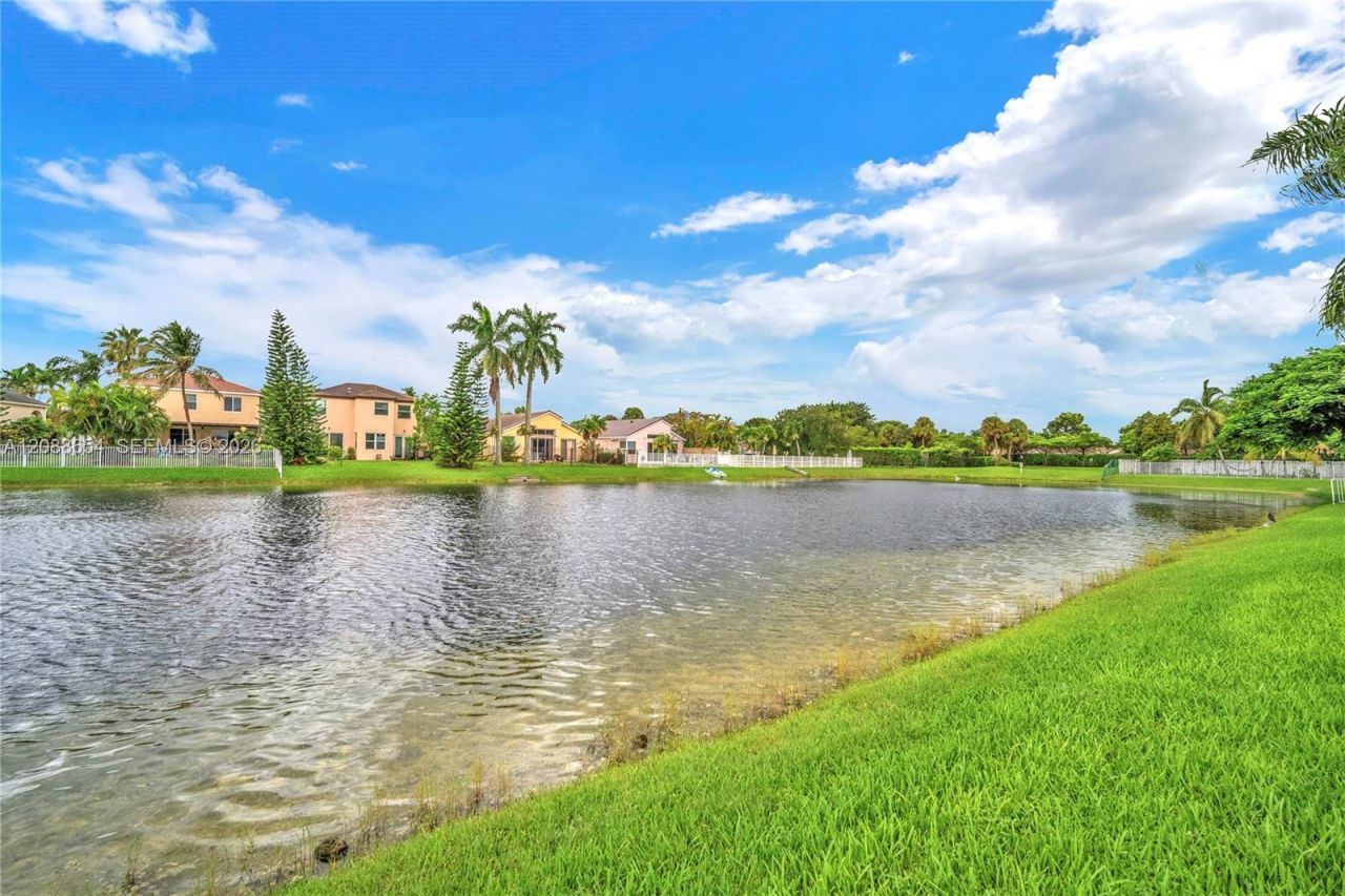15922 NW 14th Pl, Pembroke Pines, FL 33028 Photo