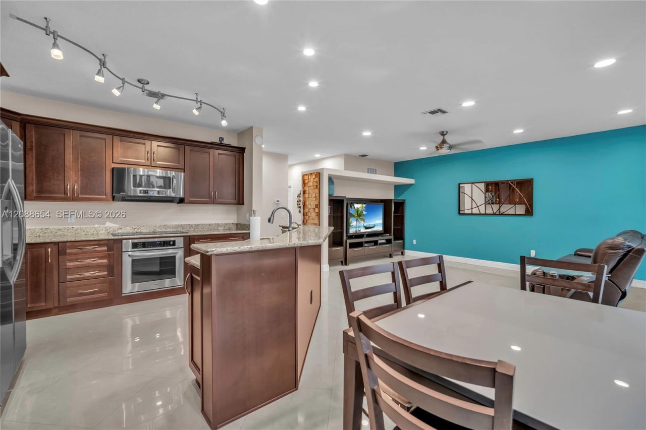 15922 NW 14th Pl, Pembroke Pines, FL 33028 Photo