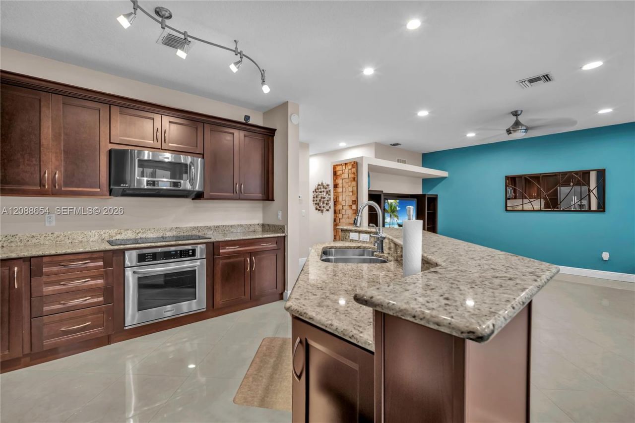 15922 NW 14th Pl, Pembroke Pines, FL 33028 Photo