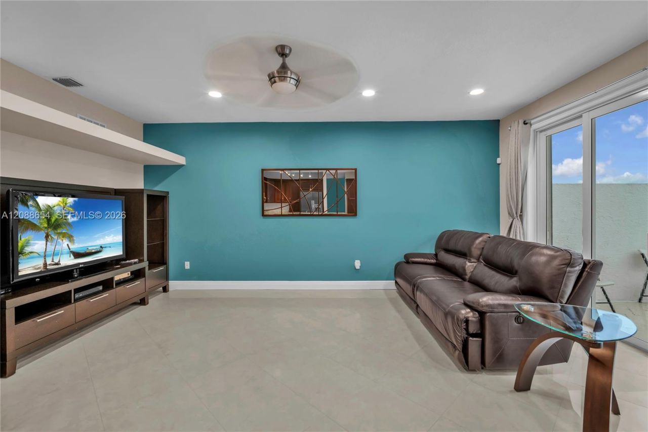15922 NW 14th Pl, Pembroke Pines, FL 33028 Photo