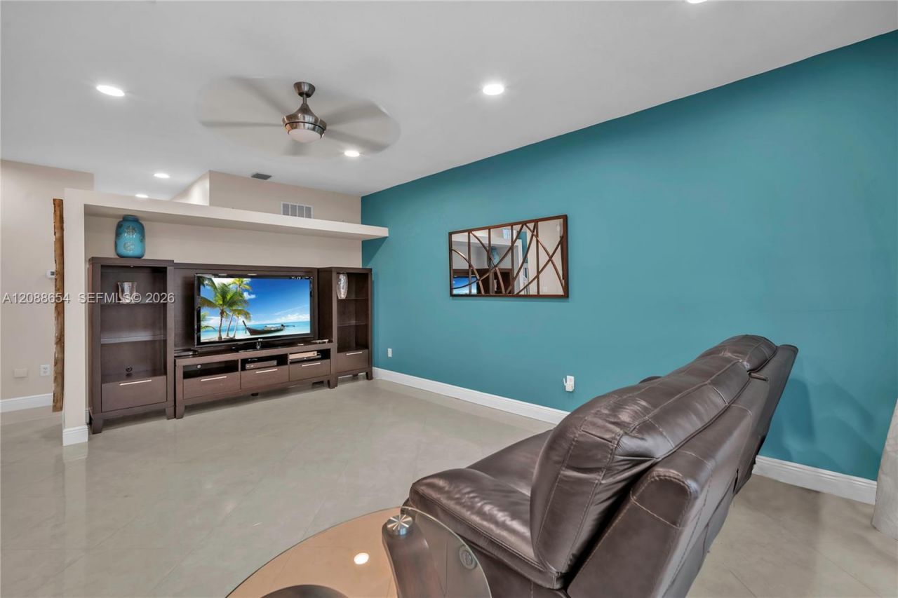 15922 NW 14th Pl, Pembroke Pines, FL 33028 Photo