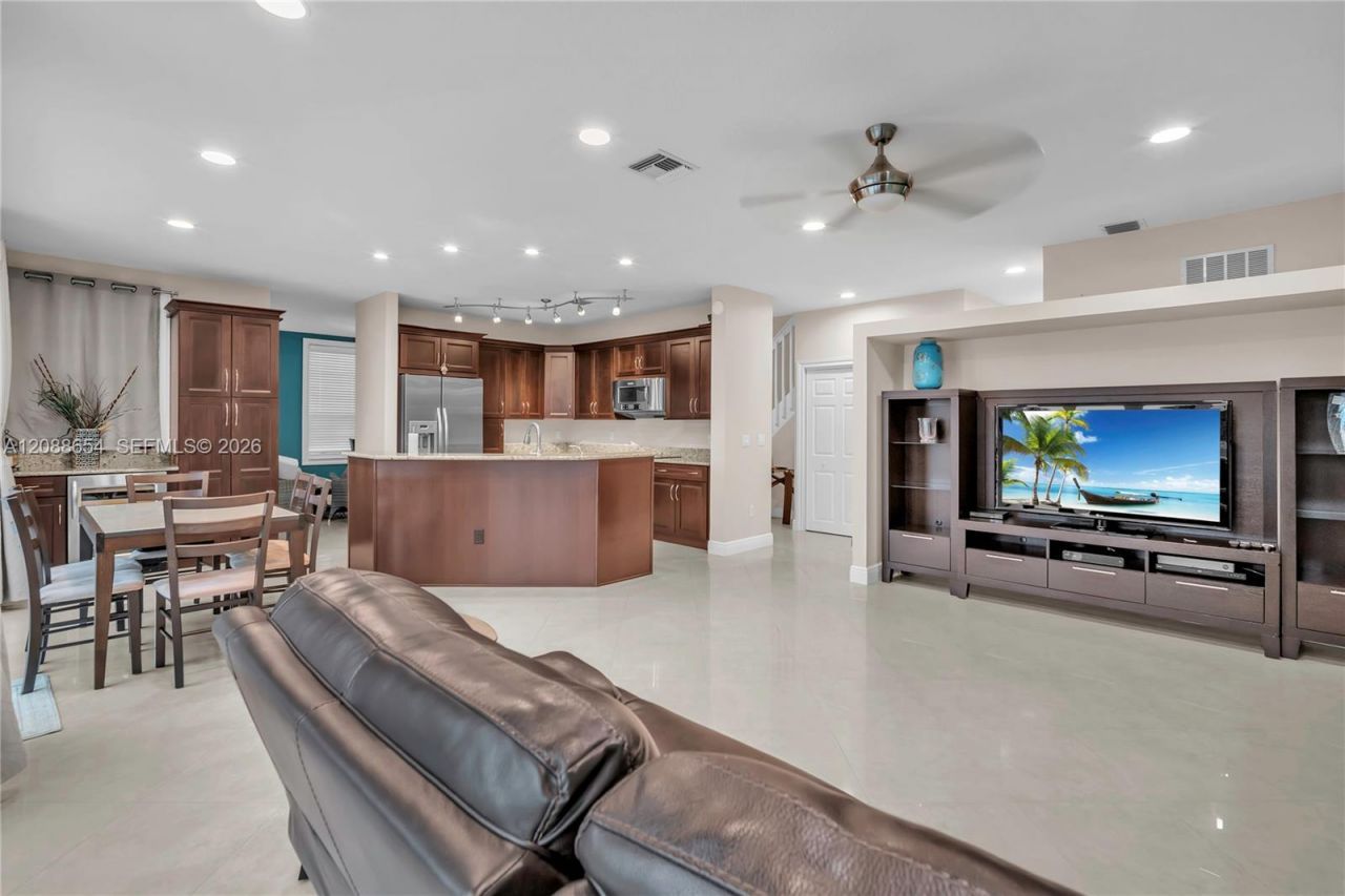 15922 NW 14th Pl, Pembroke Pines, FL 33028 Photo