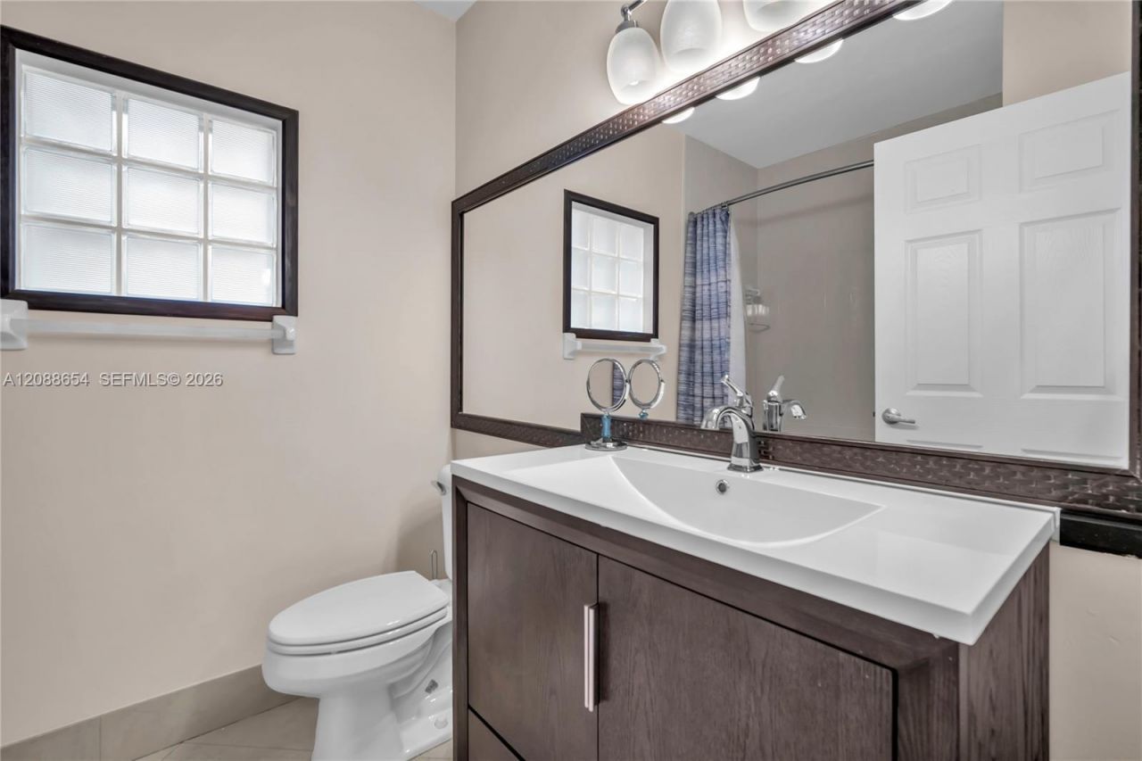 15922 NW 14th Pl, Pembroke Pines, FL 33028 Photo