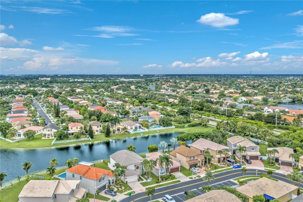 15922 NW 14th Pl, Pembroke Pines, FL 33028 Photo