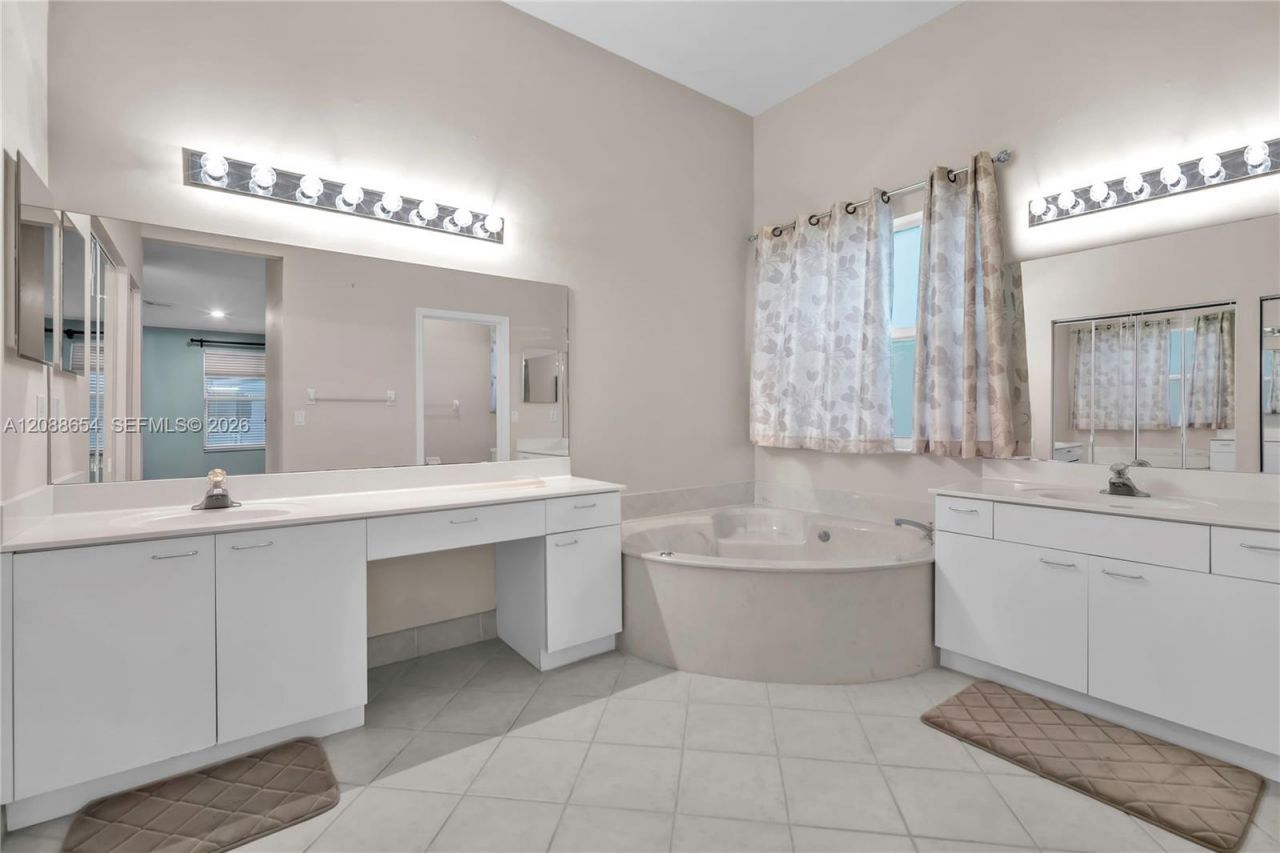 15922 NW 14th Pl, Pembroke Pines, FL 33028 Photo