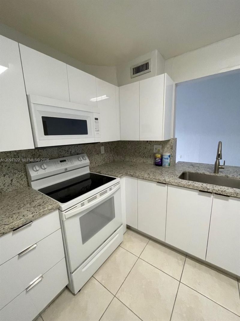 9421 Fontainebleau Blvd , Unit 208-35, Miami, FL 33172 Photo