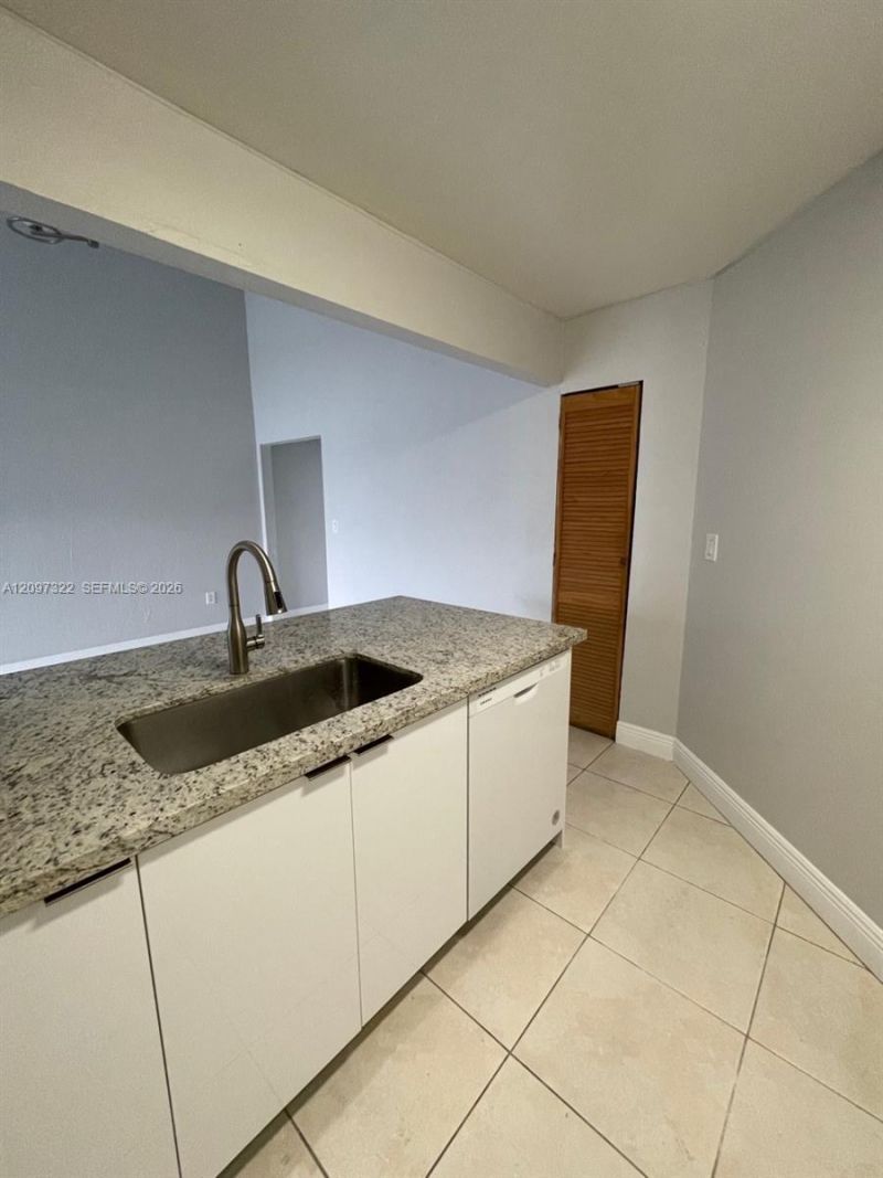 9421 Fontainebleau Blvd , Unit 208-35, Miami, FL 33172 Photo