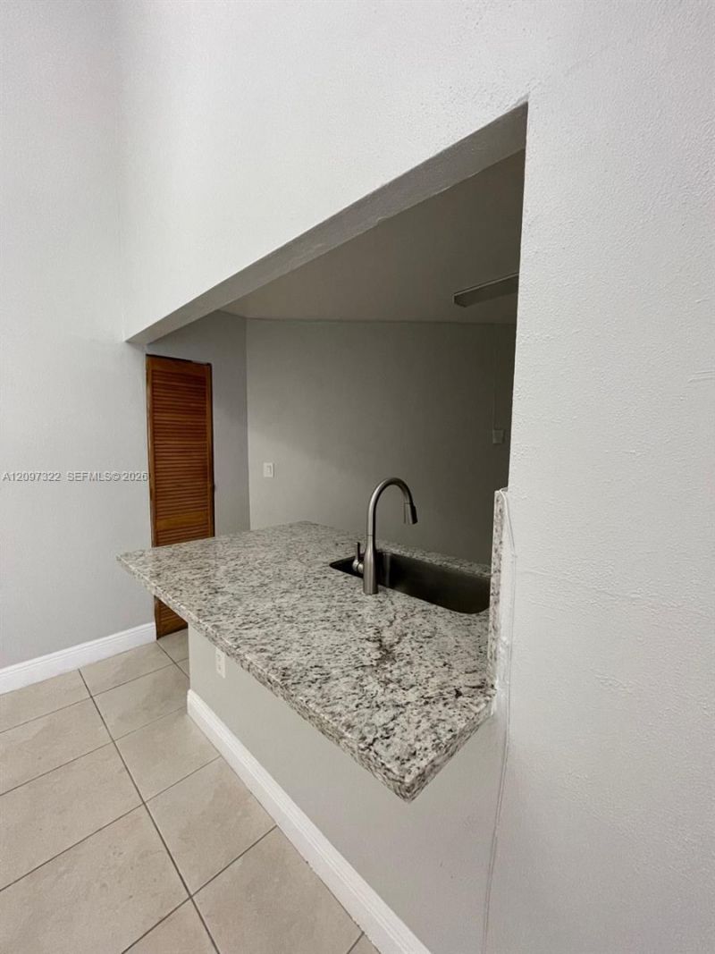 9421 Fontainebleau Blvd , Unit 208-35, Miami, FL 33172 Photo