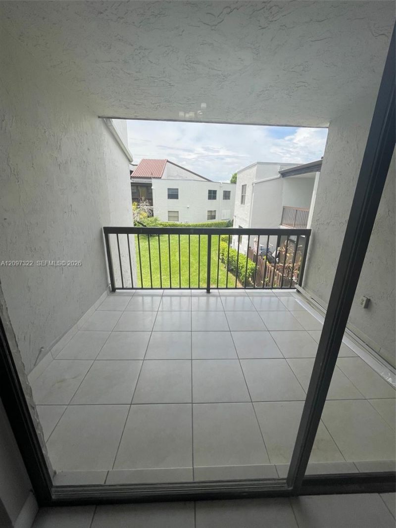 9421 Fontainebleau Blvd , Unit 208-35, Miami, FL 33172 Photo