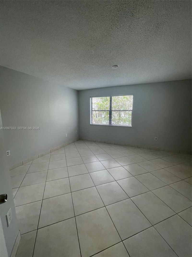 9421 Fontainebleau Blvd , Unit 208-35, Miami, FL 33172 Photo