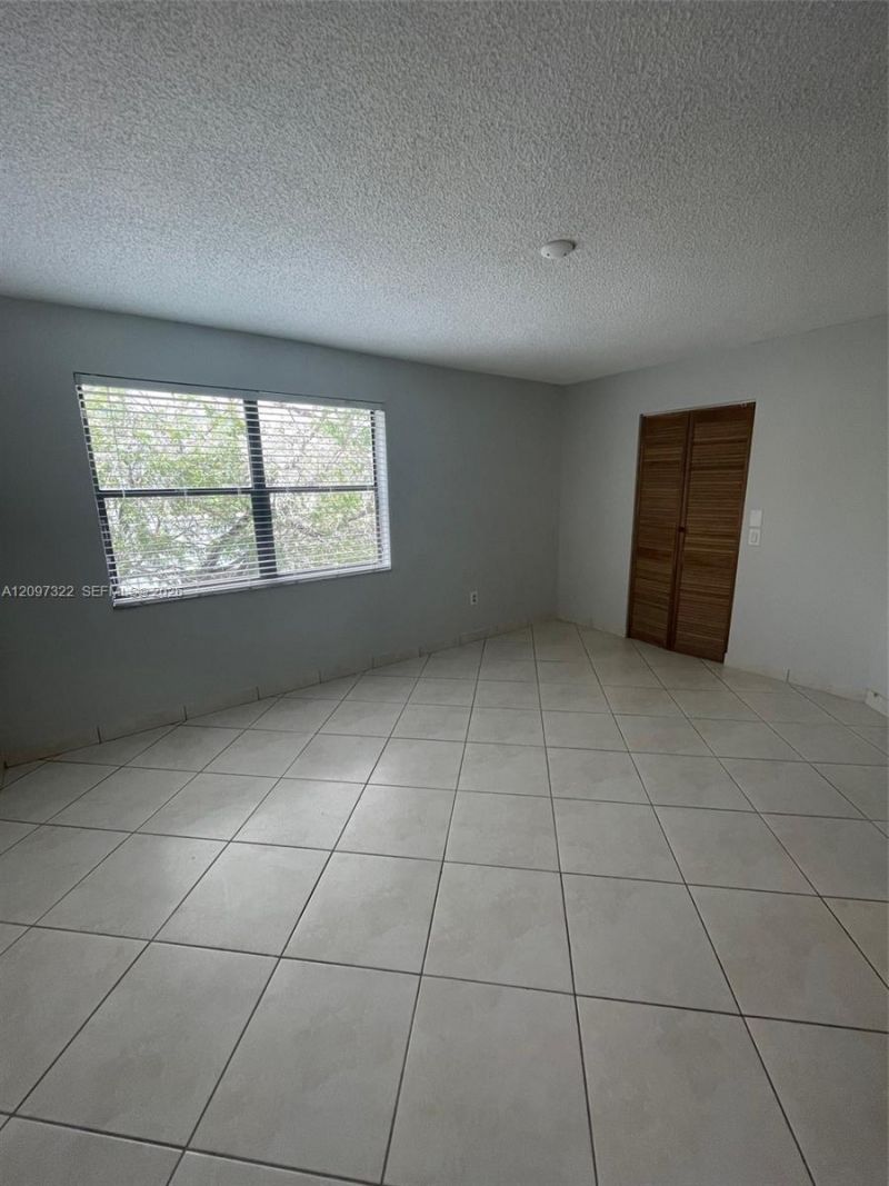 9421 Fontainebleau Blvd , Unit 208-35, Miami, FL 33172 Photo