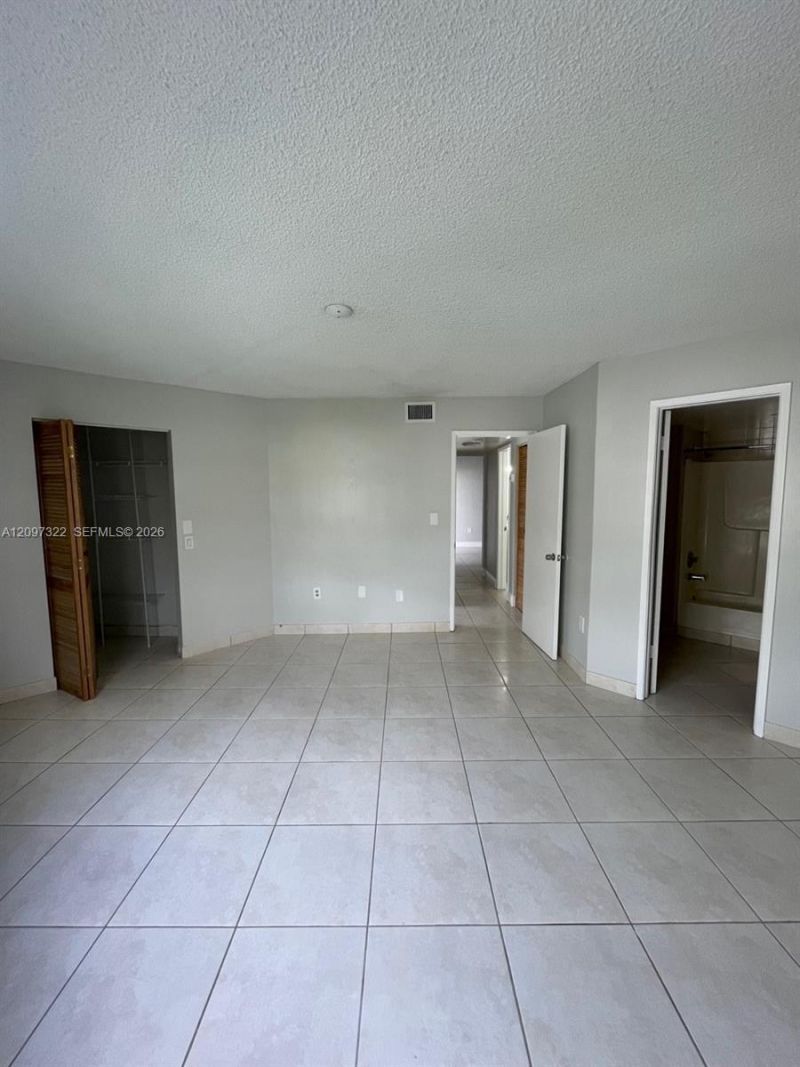 9421 Fontainebleau Blvd , Unit 208-35, Miami, FL 33172 Photo