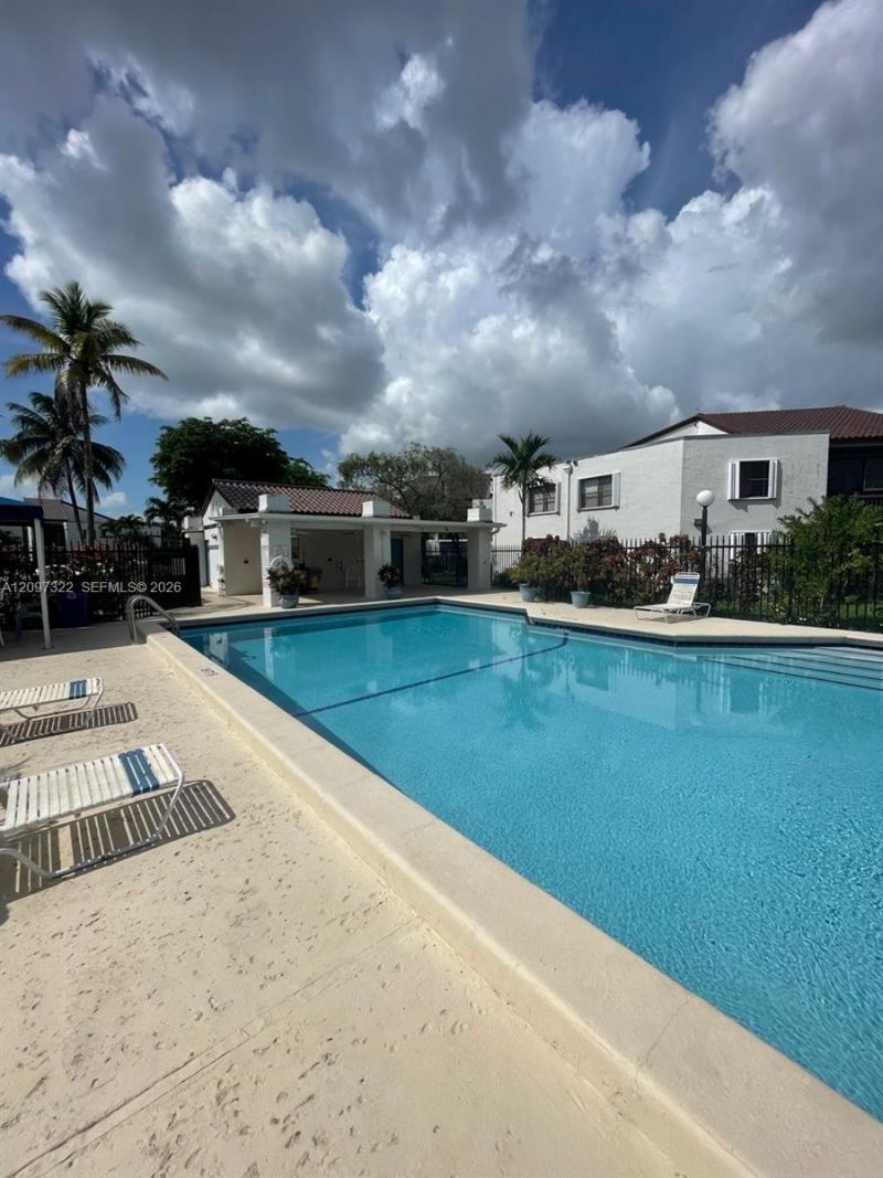 9421 Fontainebleau Blvd , Unit 208-35, Miami, FL 33172 Photo