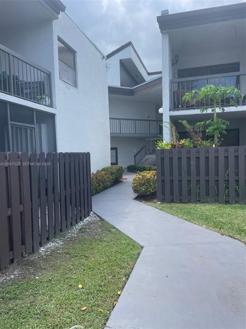 9421 Fontainebleau Blvd , Unit 208-35, Miami, FL 33172 Photo