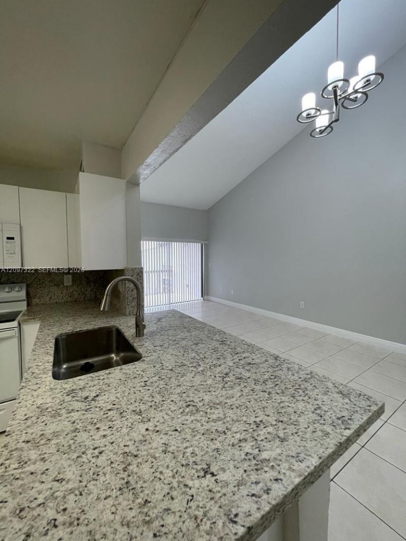 9421 Fontainebleau Blvd , Unit 208-35, Miami, FL 33172 Photo