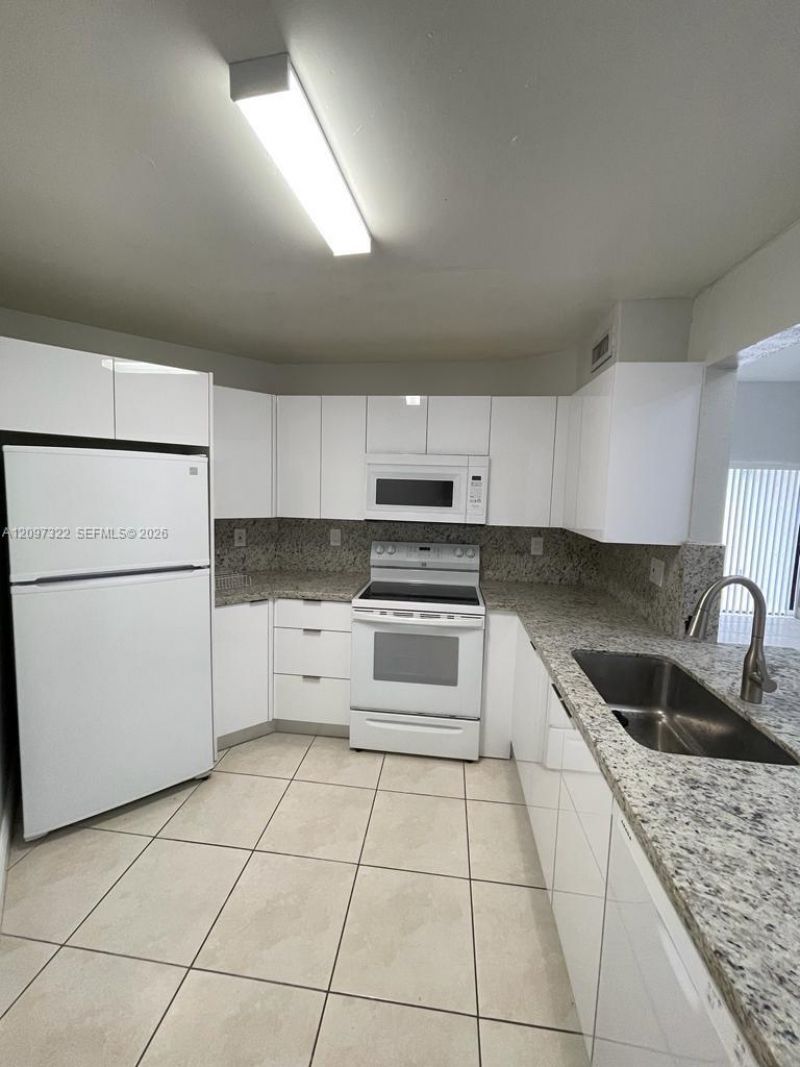 9421 Fontainebleau Blvd , Unit 208-35, Miami, FL 33172 Photo