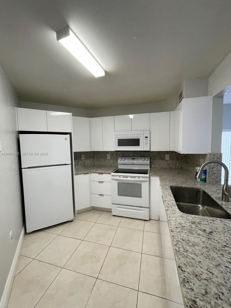 9421 Fontainebleau Blvd , Unit 208-35, Miami, FL 33172 Photo