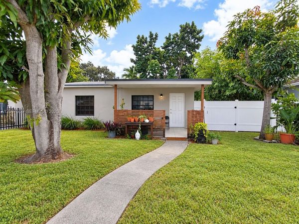 1284 NW 51st St , Miami, FL 33142