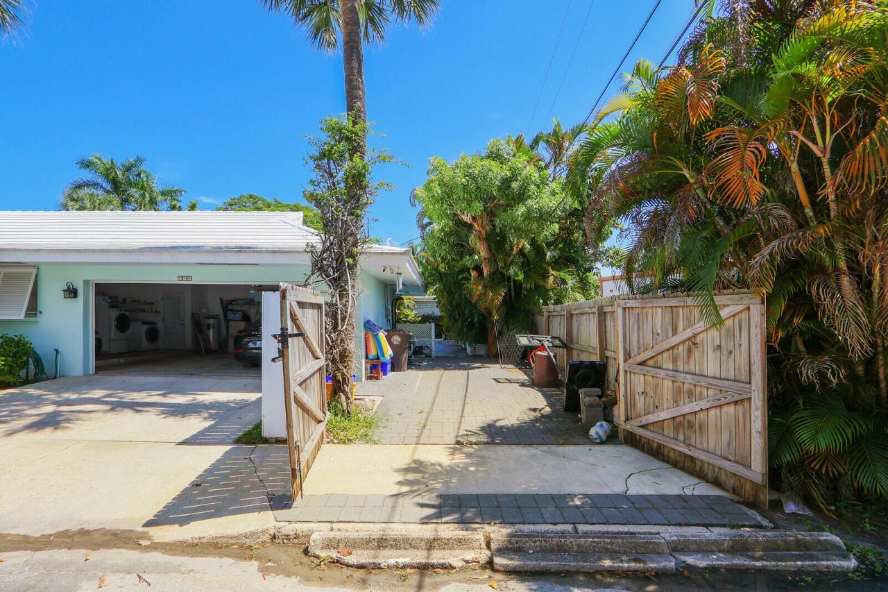 222 33rd Street, West Palm Beach, FL 33407 Photo