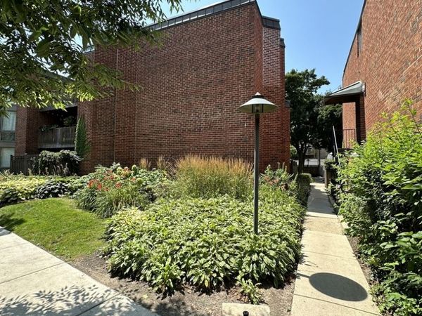 2036 N Larrabee Street , Unit 8208, Chicago, IL 60614