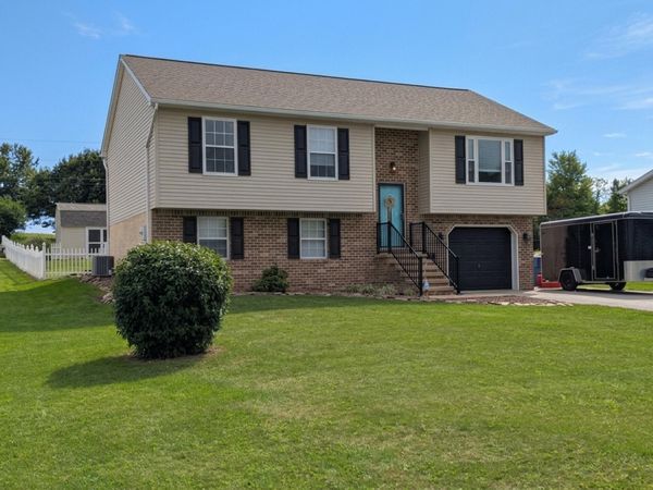 82 Schofield Dr, East Berlin, PA 17316